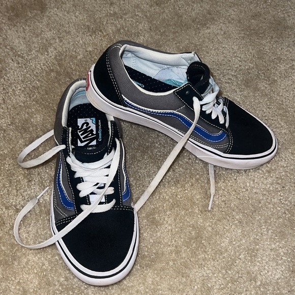 VANS - Picture 2 of 5